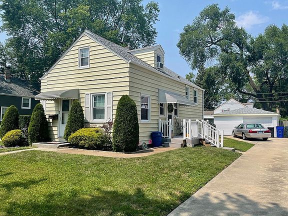 2nd image of 3120 W 114th Pl