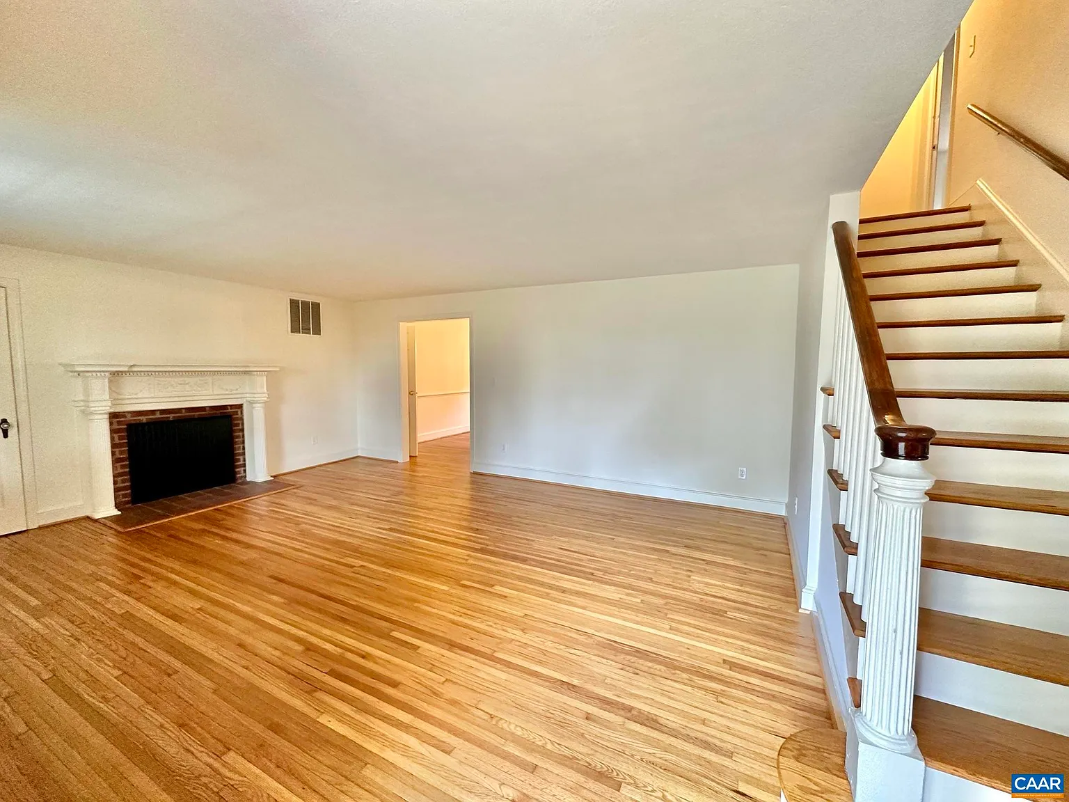 5 bed, 3.5 bath, 3552 sqft, $3,850 — Photo 4