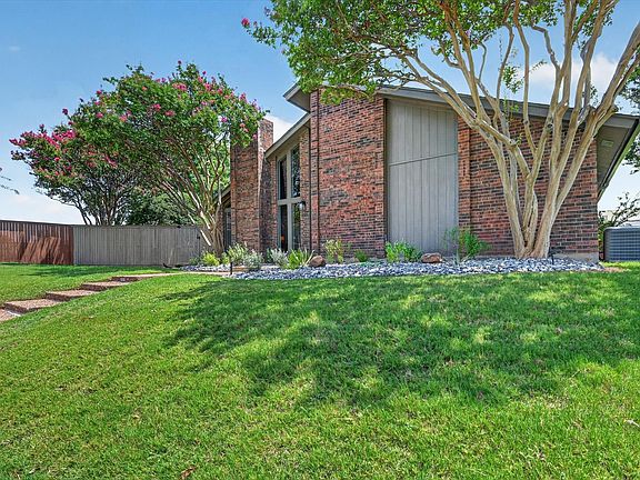 2nd image of 1019 Ridgeview Cir
