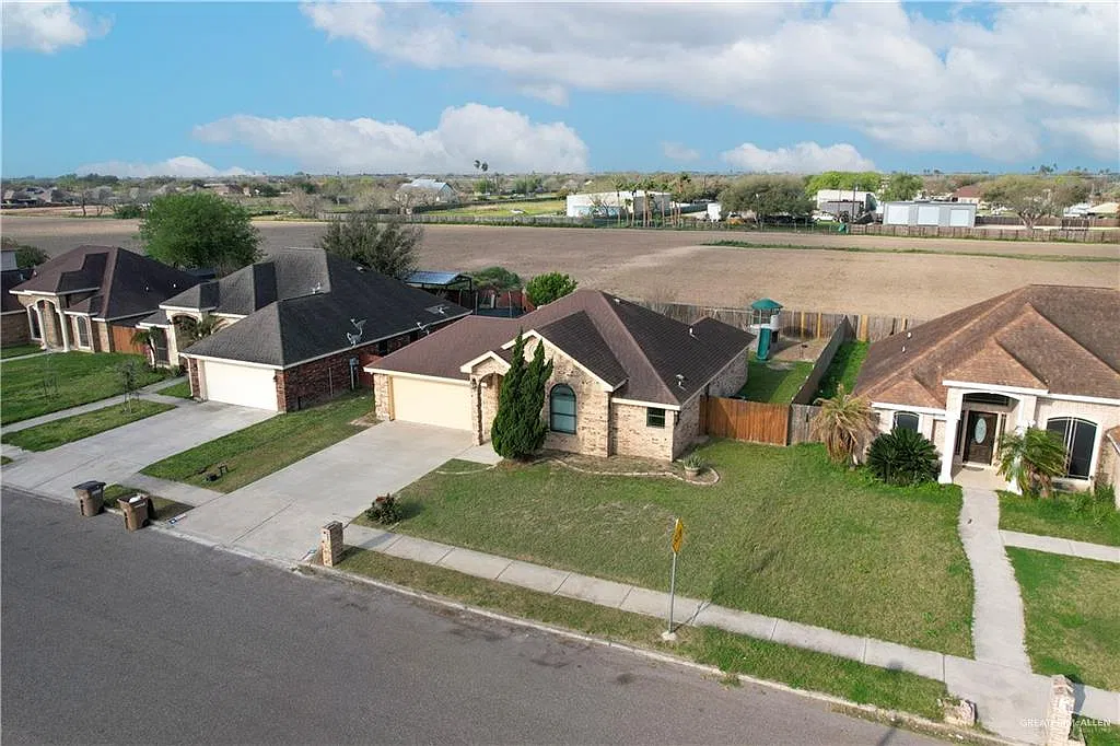 3 bed, 2.0 bath, 1404 sqft, $1,700 — Photo 3