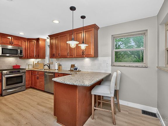 5th image of 7204 Barret Rd