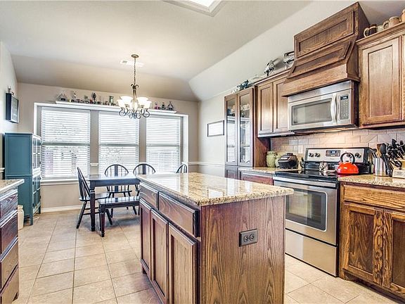 5th image of 1676 Yukon Dr