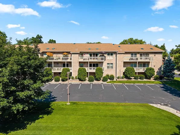 1600 Rustic Oaks Ct Unit 23, Green Bay, WI 54301