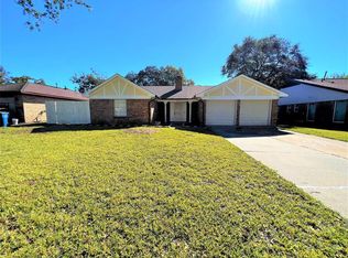 321 Travis St, Webster, TX 77598