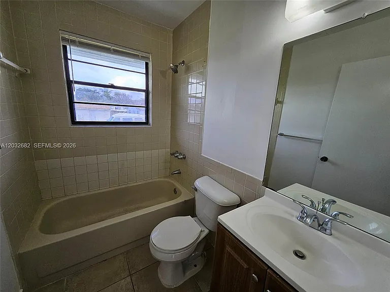 4149 SW 52nd St #1 — Photo 15