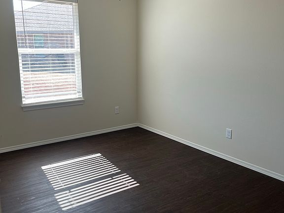 4th image of 1620 W 23rd Ave