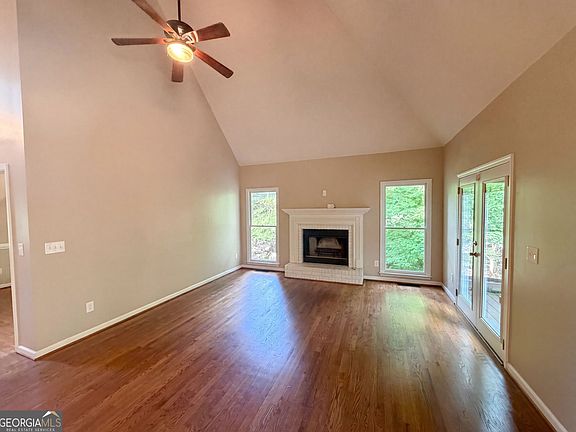 3rd image of 2299 Camden Dr SW