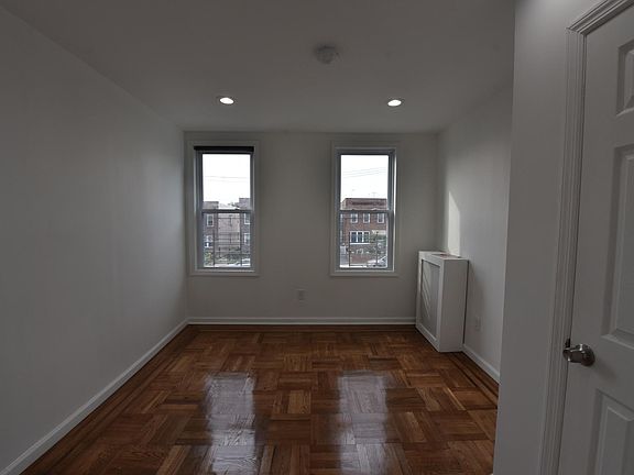 4th image of 2852 Randall Ave Floor 2