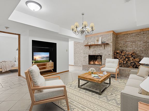 3rd image of 5920 Hidden Lake Ln