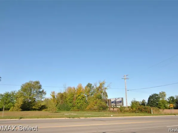 6483 Bay Rd, Saginaw, MI 48604
