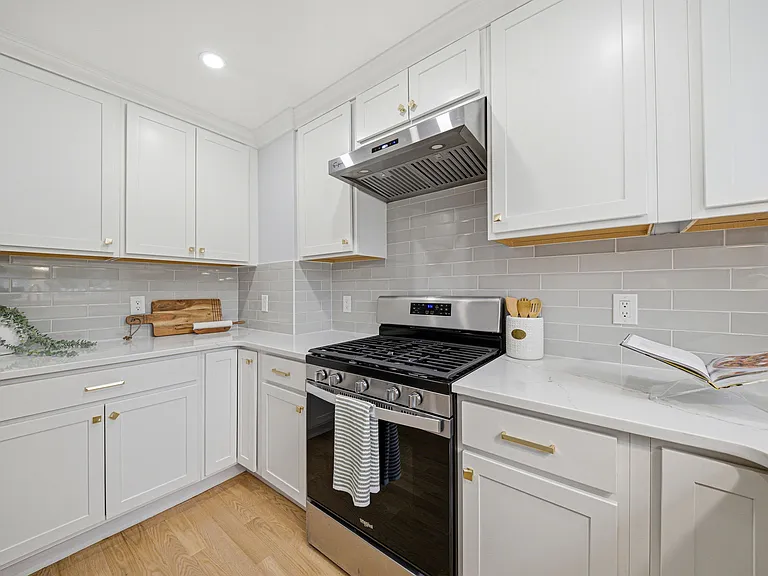 30 Arnold St — Photo 7