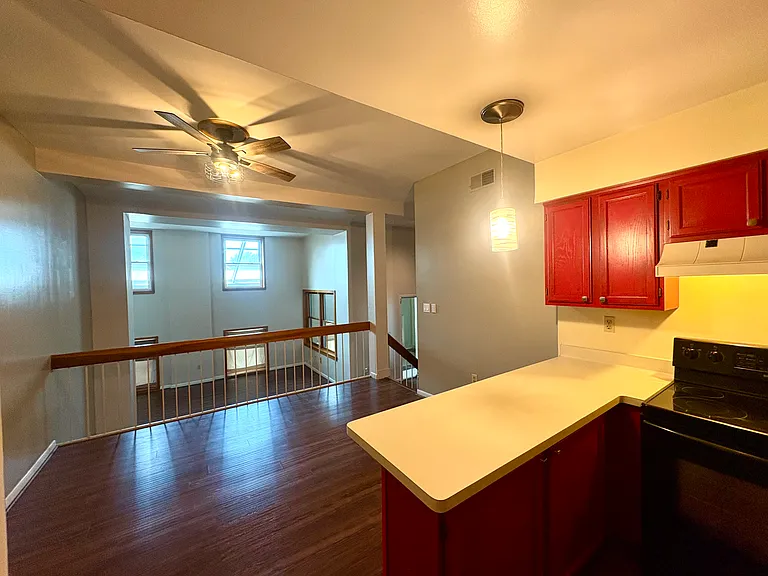 409 La Grange Ave #112 — Photo 4
