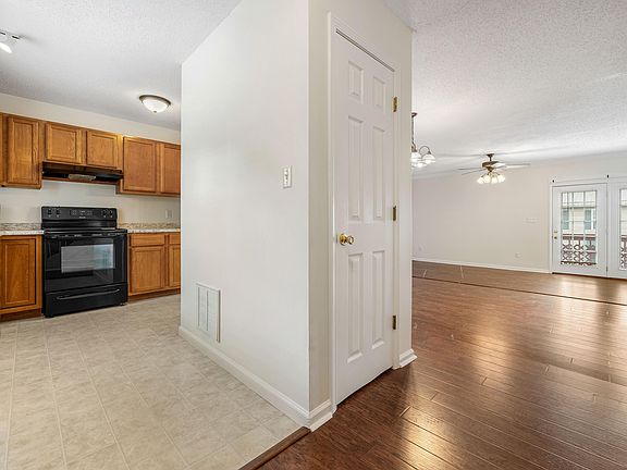 3rd image of 2262 Forest Acres Dr #2262