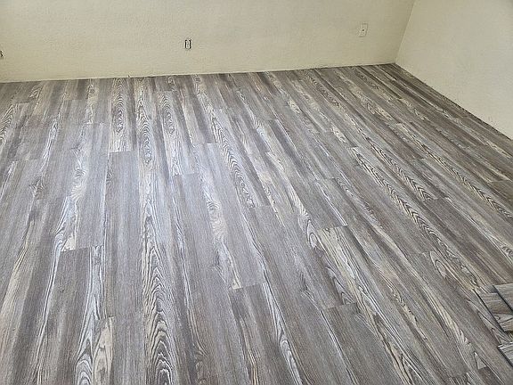 New vynal plank floring