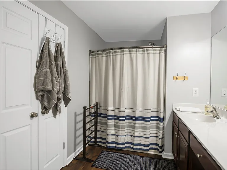 114 Creighton Ln — Photo 10