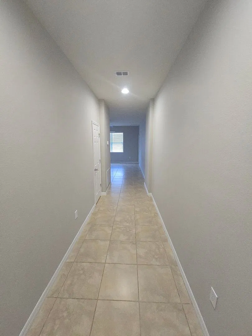 3 bed 2 bath home built in 2021 — Photo 3