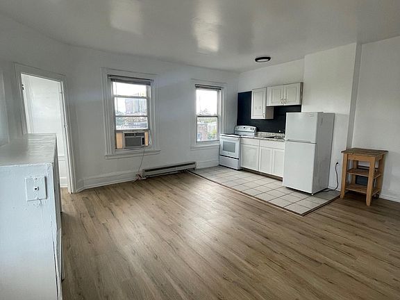 5th image of 4801 Woodland Ave #3F