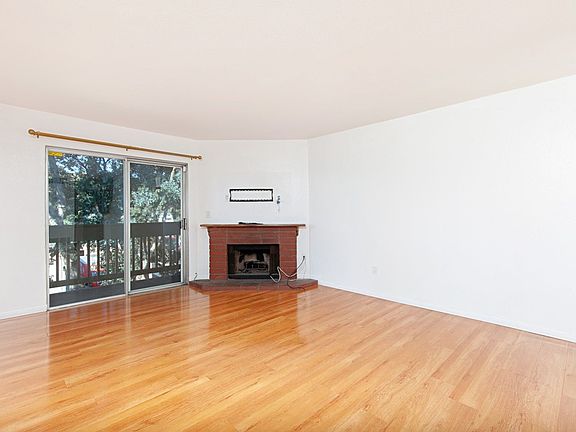4th image of 3912 60th St Unit 6