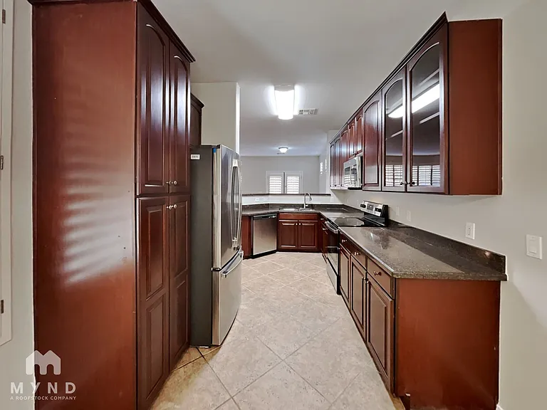 17524 W Mandalay Ln — Photo 8