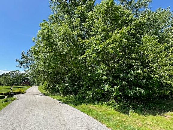 2nd image of 231 Oakwood Dr