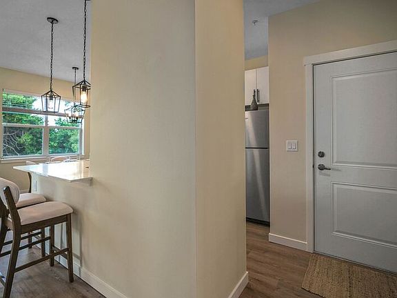 4th image of 190 Elma Ave SE #101