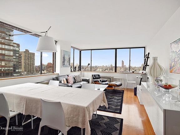 3rd image of 45 W 67th St APT 23E