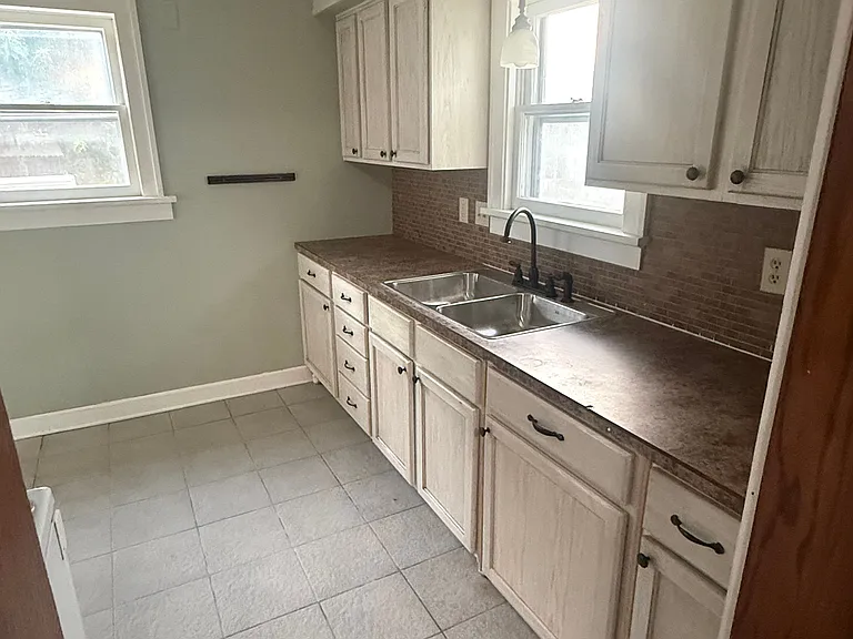 701 S Spruce St — Photo 11