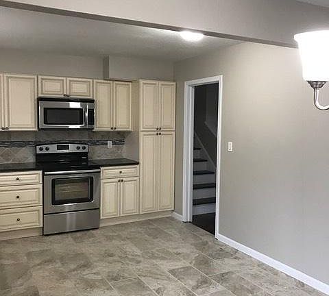 4th image of 9622 Eby St