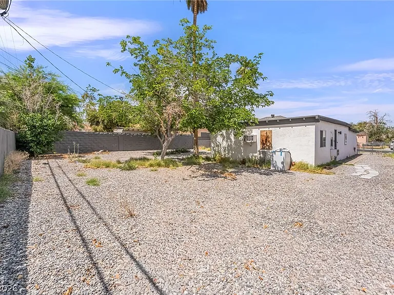 1610 E Ogden Ave — Photo 31