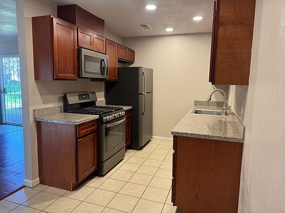 5th image of 321 Eldridge Ave