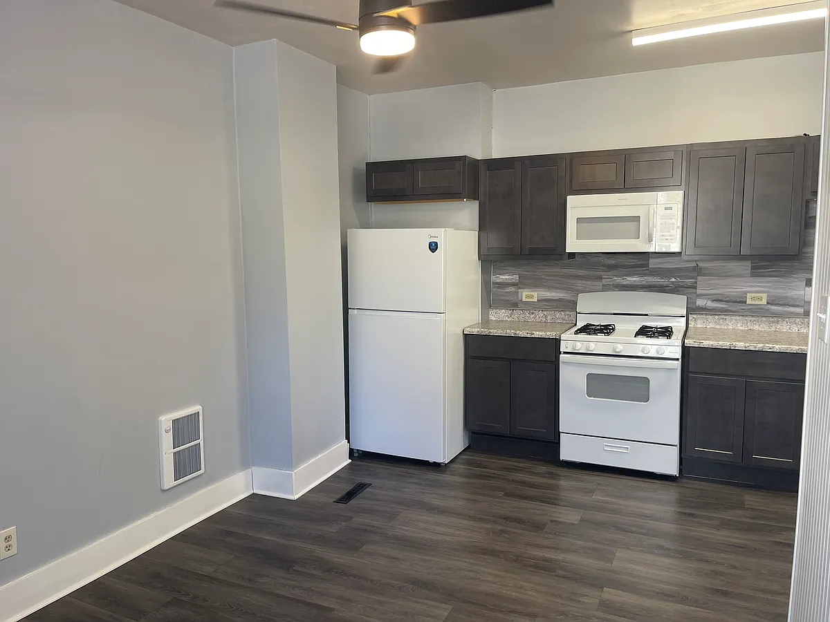 Building Photo - 556 Michigan St NE #4