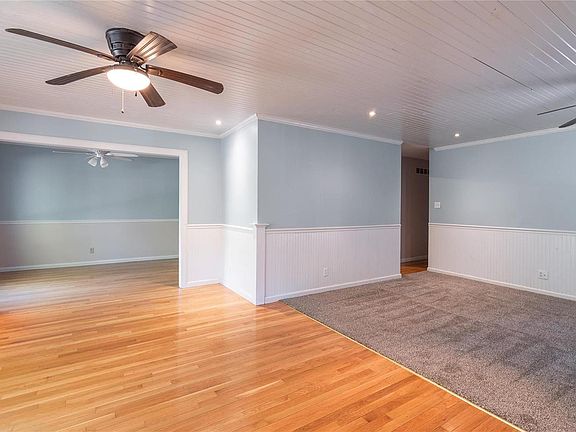 3rd image of 102 Boyer St