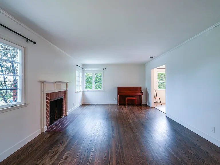 1215 Meadowbrook Rd — Photo 10