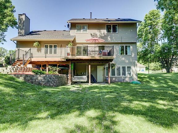 2nd image of 4270 Larch Pl N