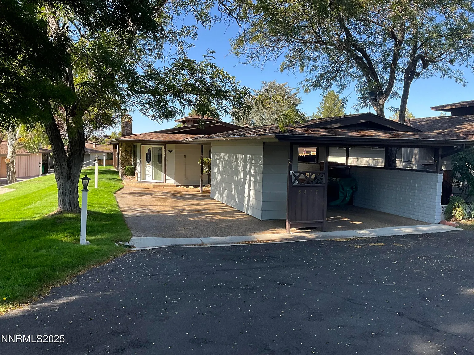 3477 E Hidden Valley Dr photo 1