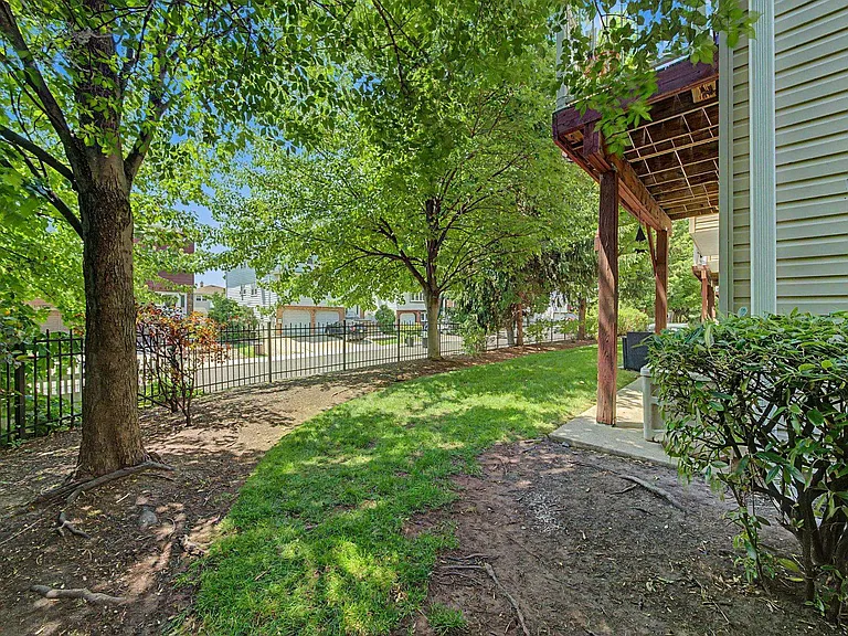 180 Blue Heron Dr #180 — Photo 34