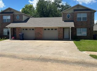 800 Meghan St, Siloam Springs, AR 72761