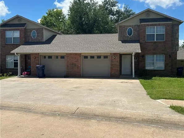 800 Meghan St, Siloam Springs, AR 72761
