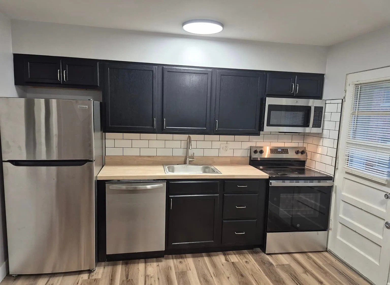 Atherton Apartments — Photo 1