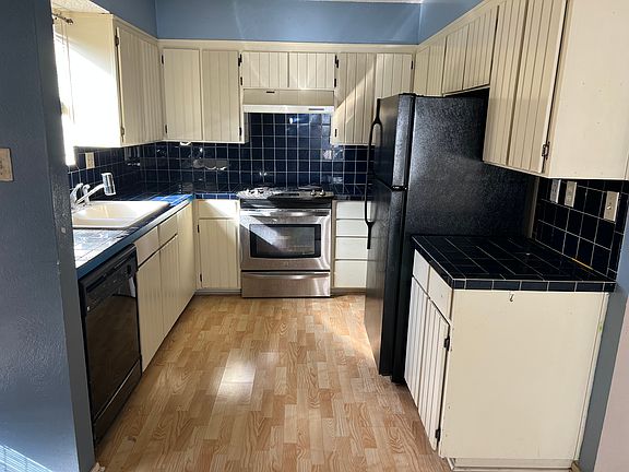 4th image of 57 Harbour Town St