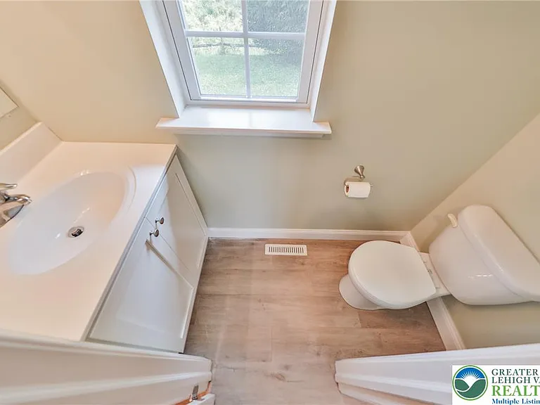 312 Central Park Ave — Photo 11
