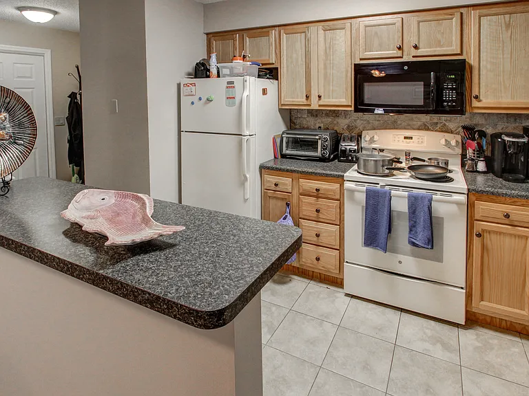 Hollandale Apartments — Photo 29