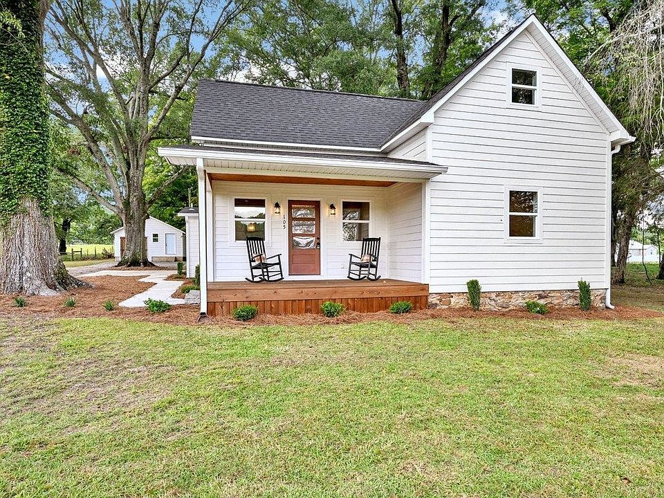 1st image of 105 Convent Rd NE