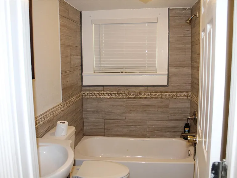 402 Granberry St — Photo 8