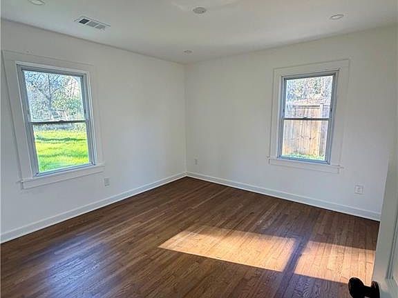 5th image of 3907 Market St