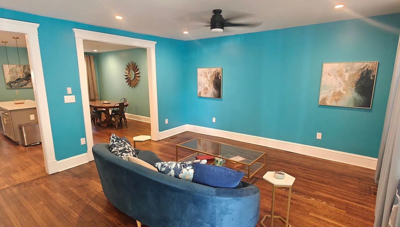 Renovated row house minutes from Downtown — Photo 2