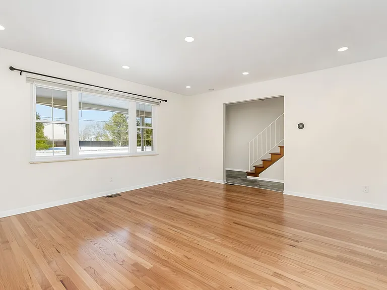 826 Doherty Rd — Photo 9