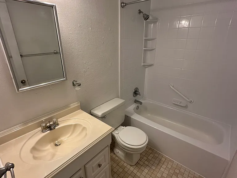 Upstairs full bath