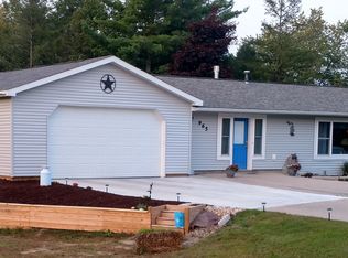 965 Meadow Ln, Harbor Springs, MI 49740