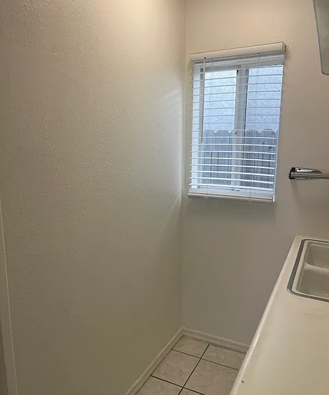 404 E Balboa Blvd — Photo 8